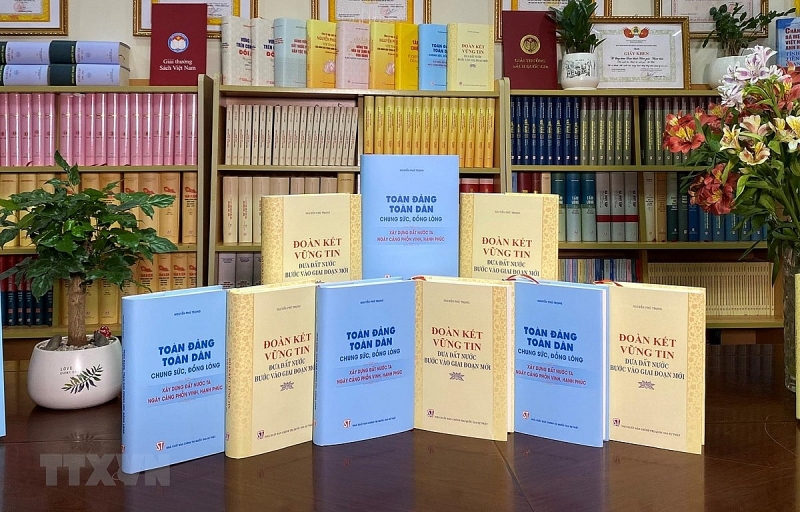 Презентация двух книг генерального секретаря КПВ Нгуен Фу Чонга Презентация двух книг генерального секретаря КПВ Нгуен Фу Чонга