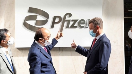 Президент Нгуен Суан Фук посетил компанию Pfizer