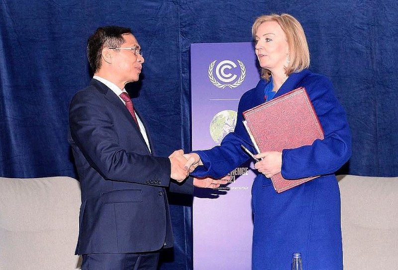 Глава МИД Вьетнама встретился с британским коллегой на полях COP26