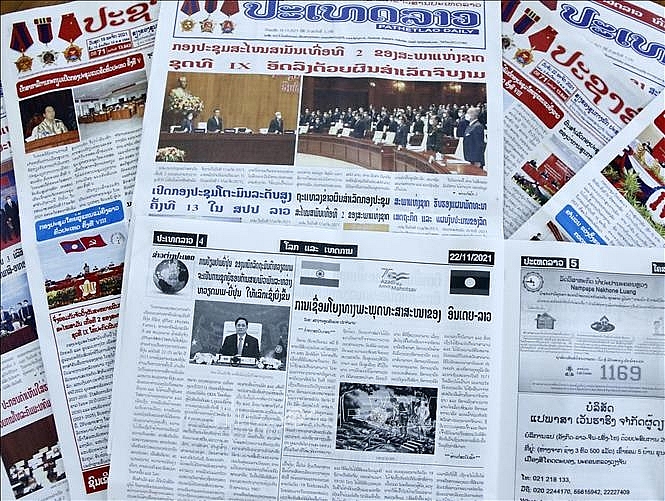 Лаосская газета: Официальный визит премьер-министра Вьетнама в Японии всесторонне продвинет двусторонние отношение