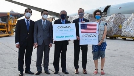 Вакцины против COVID-19 по механизму COVAX прибыли во Вьетнам