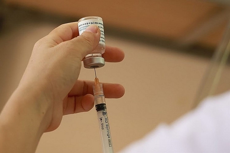 Минздрав Вьетнама одобрил смешанное применение вакцин Moderna и Pfizer Минздрав Вьетнама одобрил смешанное применение вакцин Moderna и Pfizer