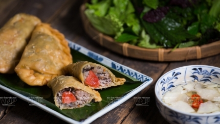 Пирог гой на улице Ликуоксы (Ханой)