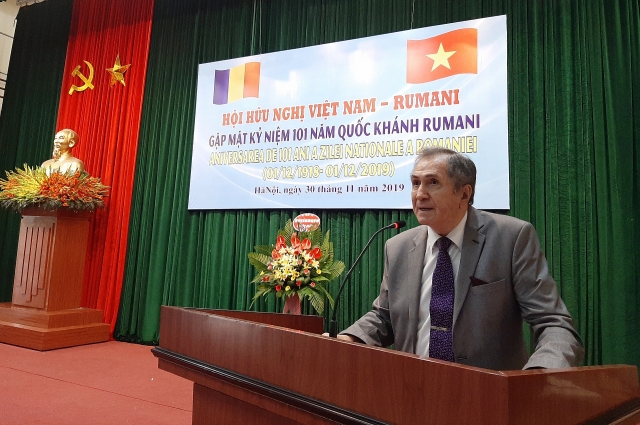 Gần 200 đại biểu tham dự Gặp mặt kỷ niệm 101 năm Quốc khánh Rumani gan 200 dai bieu tham du gap mat ky niem 101 nam quoc khanh rumani