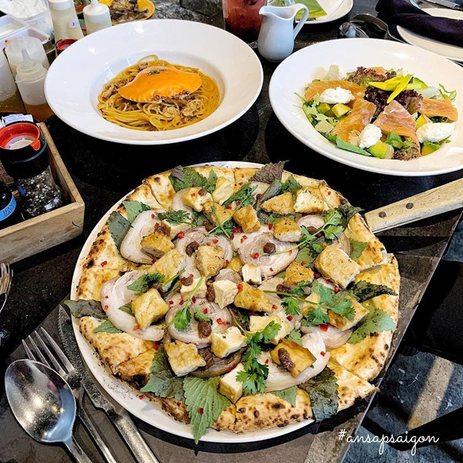 Pizza bún đậu kỳ quái "cháy hàng" chỉ sau vài ngày ra mắt pizza bun dau ky quai aposchay hangapos chi sau vai ngay ra mat