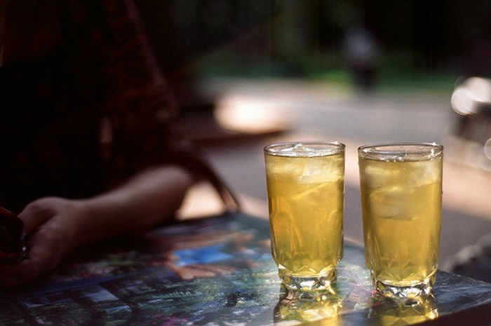 Xa Hà Nội nhớ trà đá vỉa hè… xa ha noi nho tra da via he