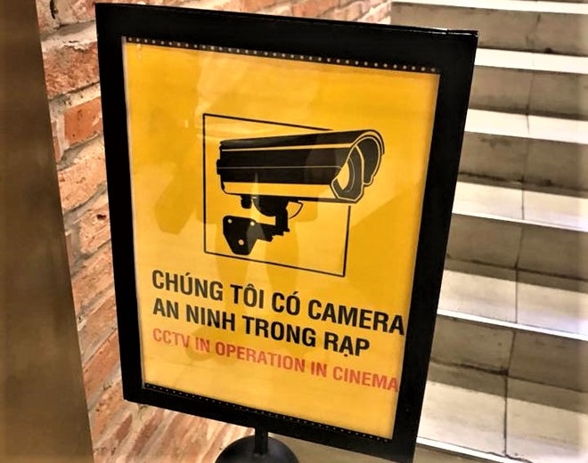 Dâm ô trong thang máy: Cần lắp ngay cảnh báo có camera dam o trong thang may can lap ngay canh bao co camera