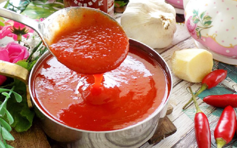 Hết nước mắm rồi đến tương ớt “dính phốt”, các bà nội trợ hoang mang khi đi chợ het nuoc mam roi den tuong ot dinh phot cac ba noi tro hoang mang khi di cho