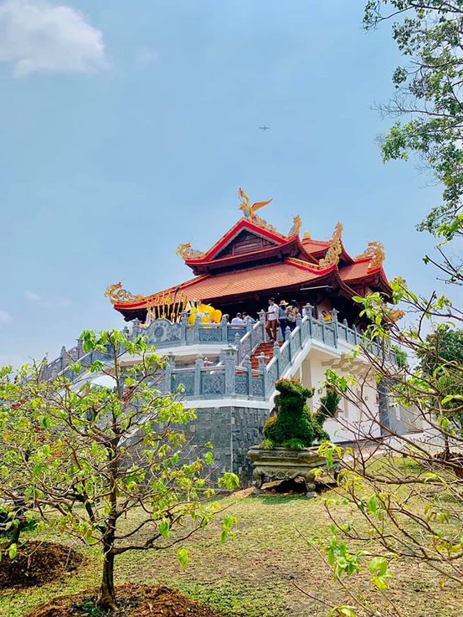 "Hé lộ" hình ảnh ngôi đền mới trong nhà thờ Tổ hơn 100 tỉ của Hoài Linh he lo hinh anh ngoi den moi trong nha tho to hon 100 ti cua hoai linh