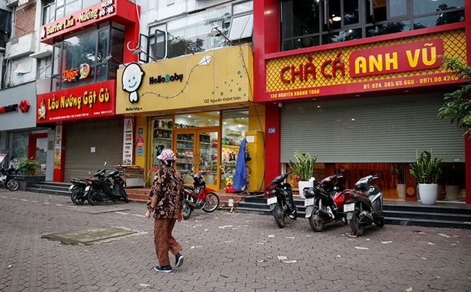 Người dân Sài Gòn dạo phố, Hà Nội mở hàng chuẩn bị đón khách ngày đầu dừng cách ly nguoi dan sai gon dao pho ha noi mo hang chuan bi don khach ngay dau dung cach ly