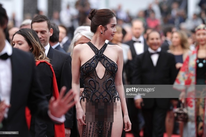 Ngoài Ngọc Trinh, nhiều khách nữ vô danh cũng đua nhau khoe thân trên thảm đỏ Cannes ngoai ngoc trinh nhieu khach nu vo danh cung dua nhau khoe than tren tham do cannes