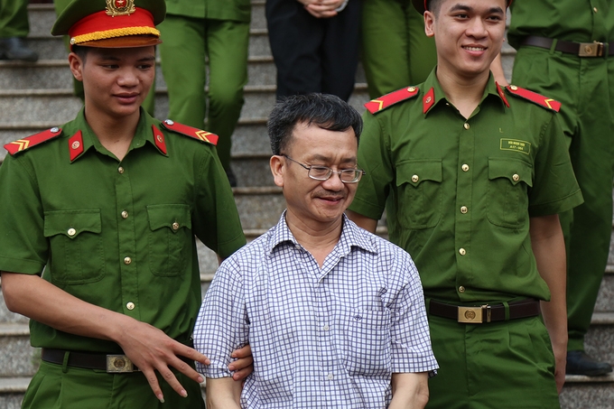 Tin pháp luật 24h nóng nhất hôm nay (20/5): Chưa tìm ra người nhờ nâng điểm thi ở vụ gian lận điểm thi tại Hoà Bình tin phap luat 24h nong nhat hom nay 205 chua tim ra nguoi nho nang diem thi o vu gian lan diem thi tai hoa binh