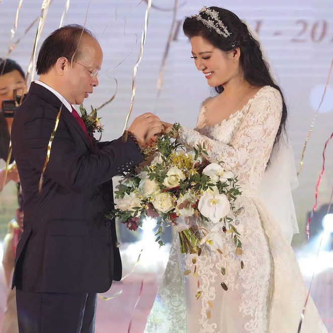 Cuộc tình của Đinh Hiền Anh và Thứ trưởng vừa bị kỷ luật cảnh cáo cuoc tinh cua dinh hien anh va thu truong vua bi ky luat canh cao