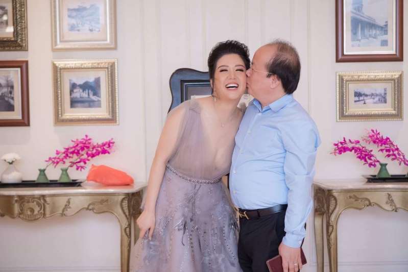 Cuộc tình của Đinh Hiền Anh và Thứ trưởng vừa bị kỷ luật cảnh cáo cuoc tinh cua dinh hien anh va thu truong vua bi ky luat canh cao
