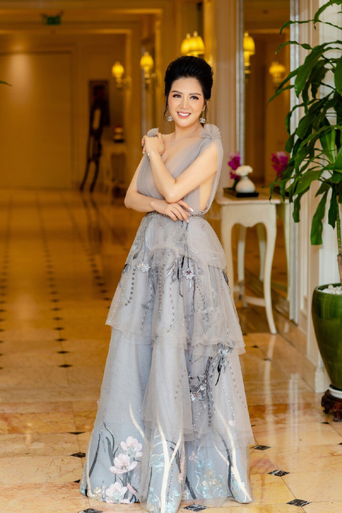 Cuộc tình của Đinh Hiền Anh và Thứ trưởng vừa bị kỷ luật cảnh cáo cuoc tinh cua dinh hien anh va thu truong vua bi ky luat canh cao