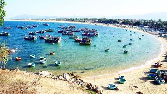 vuong khi lang chai duoi chan deo hoang