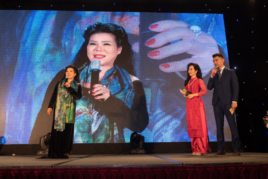 Thưởng thức "Hương vị đồng quê và Moutai" qua triển lãm tranh của hoạ sĩ Văn Dương Thành thuong thuc huong vi dong que va moutai qua trien lam tranh cua hoa si van duong thanh