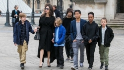 nguoi thua ke 2600 ty dong cua angelina jolie nhap truong dai hoc o han quoc