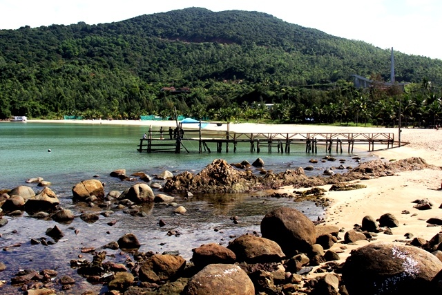 doc let nha trang duoc binh chon la 2 trong 10 bai bien dep nhat viet nam