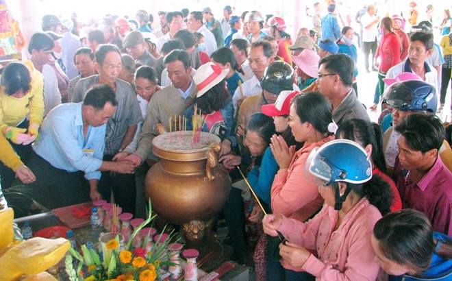 Hội nghinh Ông là gì? Vì sao hội này được coi là lễ hội nước lớn nhất của ngư dân? hoi nghinh ong la gi vi sao hoi nay duoc coi la le hoi nuoc lon nhat cua ngu dan