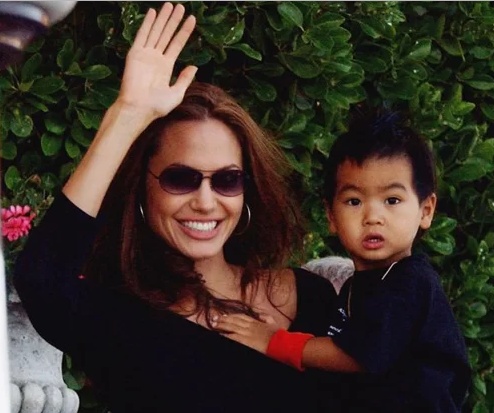 Người thừa kế 2600 tỷ đồng của Angelina Jolie nhập trường đại học ở Hàn Quốc nguoi thua ke 2600 ty dong cua angelina jolie nhap truong dai hoc o han quoc