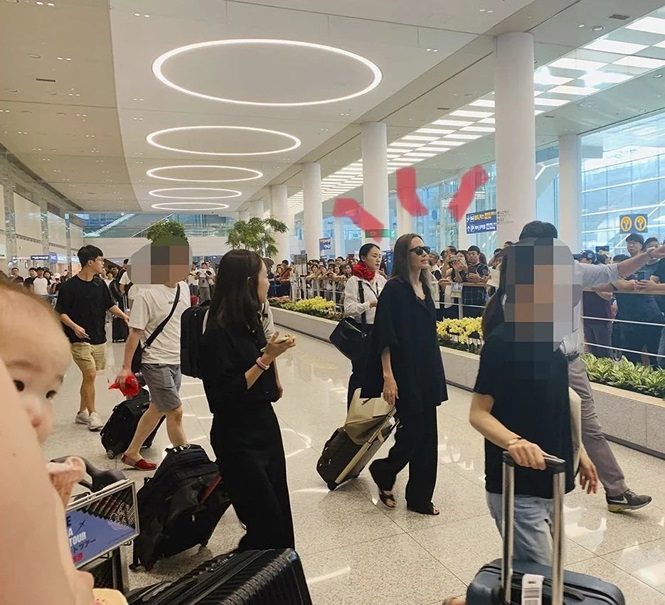 Người thừa kế 2600 tỷ đồng của Angelina Jolie nhập trường đại học ở Hàn Quốc nguoi thua ke 2600 ty dong cua angelina jolie nhap truong dai hoc o han quoc