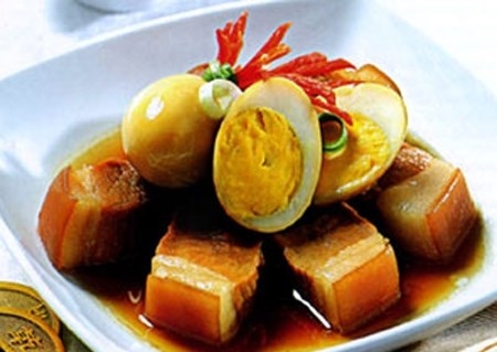 Cách kho thịt lợn với trứng cút chuẩn vị, đậm đà nhất cach kho thit lon voi trung cut chuan vi dam da nhat