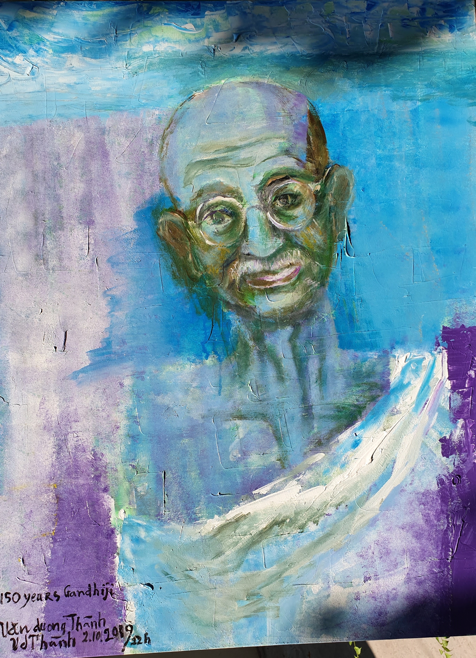 Chân dung "cha già dân tộc" Ấn Độ Mahatma Gandhi trong tranh của hoạ sỹ Văn Dương Thành chan dung cha gia dan toc an do mahatma gandhi trong tranh cua hoa sy van duong thanh
