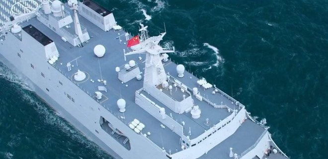 "Người tuyết bé nhỏ" và "Điệp vụ Biển Đỏ": Khi người kiểm duyệt, nhặt lỗi lại chính là khán giả! nguoi tuyet be nho va diep vu bien do khi nguoi kiem duyet nhat loi lai chinh la khan gia