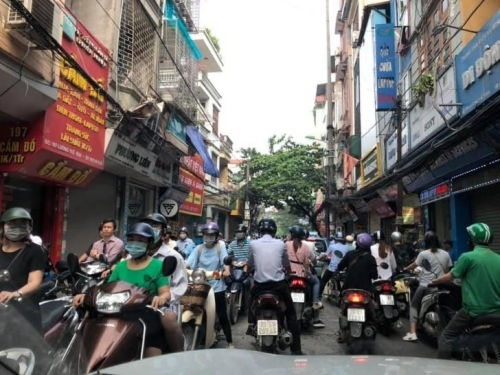 Hà Nội: Lái xe đi ngược chiều còn đánh chửi người nhắc nhở ha noi lai xe di nguoc chieu con danh chui nguoi nhac nho
