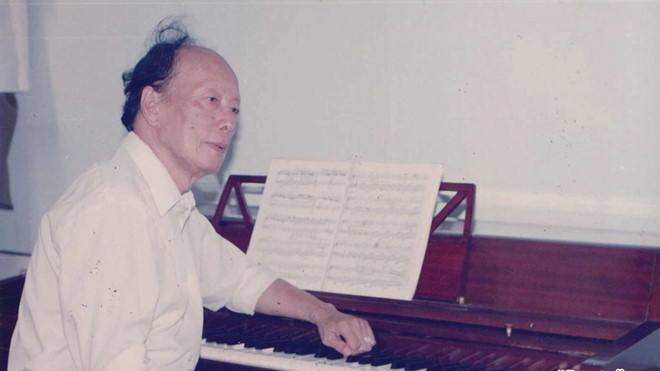dem nhac thanh lap quy hoc bong nguyen van thuong mon qua cho cac hoc sinh ngheo tai nang vuot kho