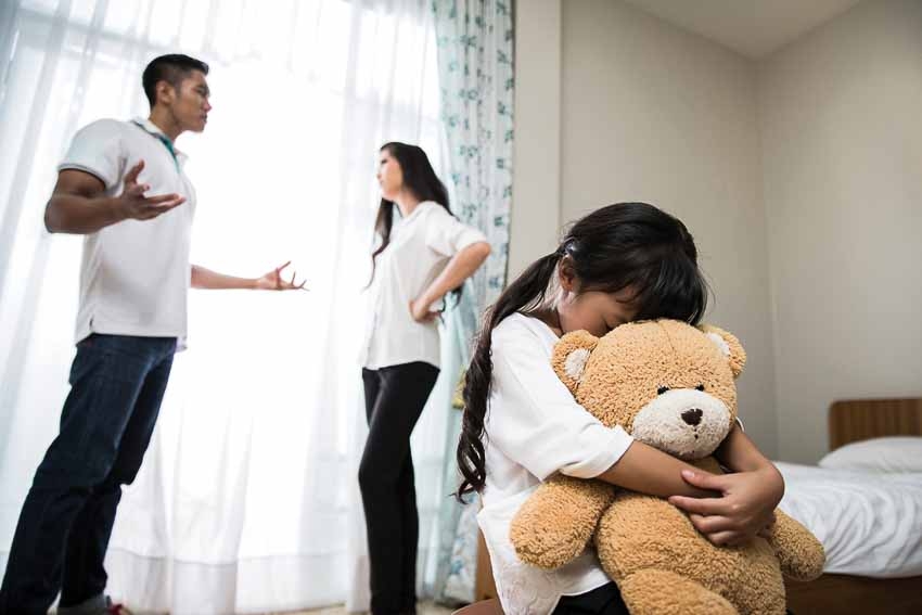 Tranh cãi trước mặt con, bố mẹ đã làm lệch lạc tâm lý của con đến mức nào tranh cai truoc mat con bo me da lam lech lac tam ly cua con den muc nao