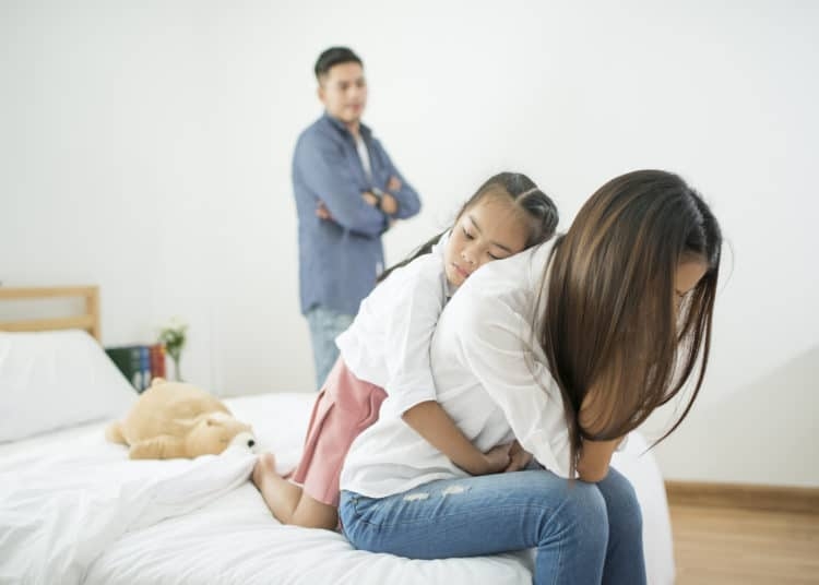 Tranh cãi trước mặt con, bố mẹ đã làm lệch lạc tâm lý của con đến mức nào tranh cai truoc mat con bo me da lam lech lac tam ly cua con den muc nao