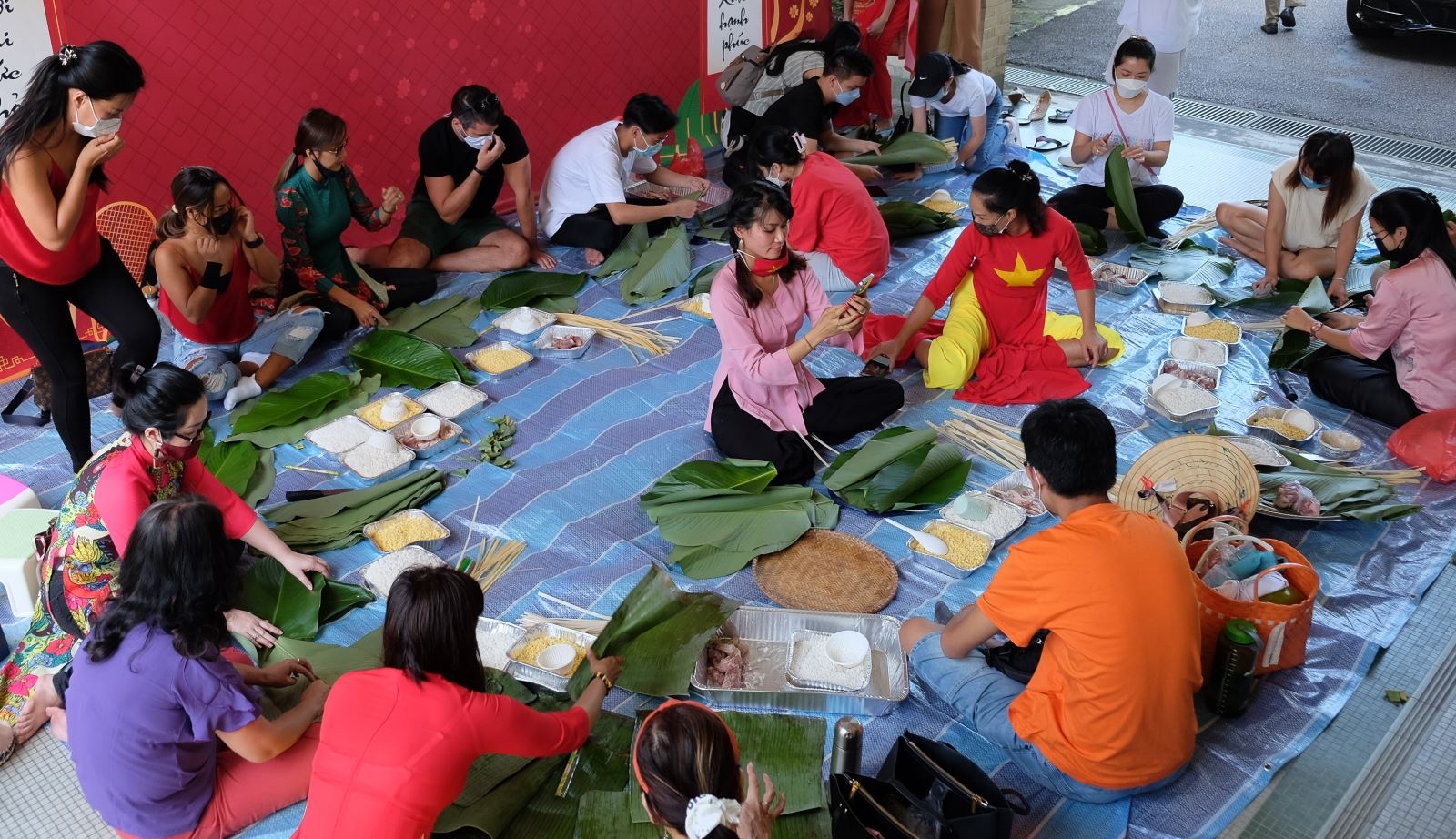 ງານປະກວດຫໍ່ເຂົ້ົ້າຕົ້ົ້ມຂອງຊາວຫວຽດນາມຢູ່ສິງກະໂປ ຢ່າງຟົດຟື້ນ ງານປະກວດຫໍ່ເຂົ້ົ້າຕົ້ົ້ມຂອງຊາວຫວຽດນາມຢູ່ສິງກະໂປ ຢ່າງຟົດຟື້ນ