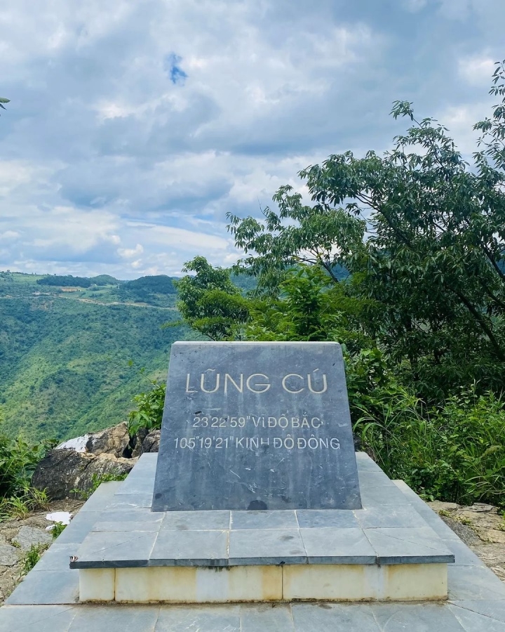4 ຫຼັກ​ໝາຍ​ຊາຍ​ແດນທີ່ສັກ​ກະ​ລະ​ບູ​ຊາ​ຂອງ​ປະ​ເທດ​ຊາດ​ທີ່ຕ້ອງ​ມາ check-in ເທື່ອ​ໜຶ່ງ