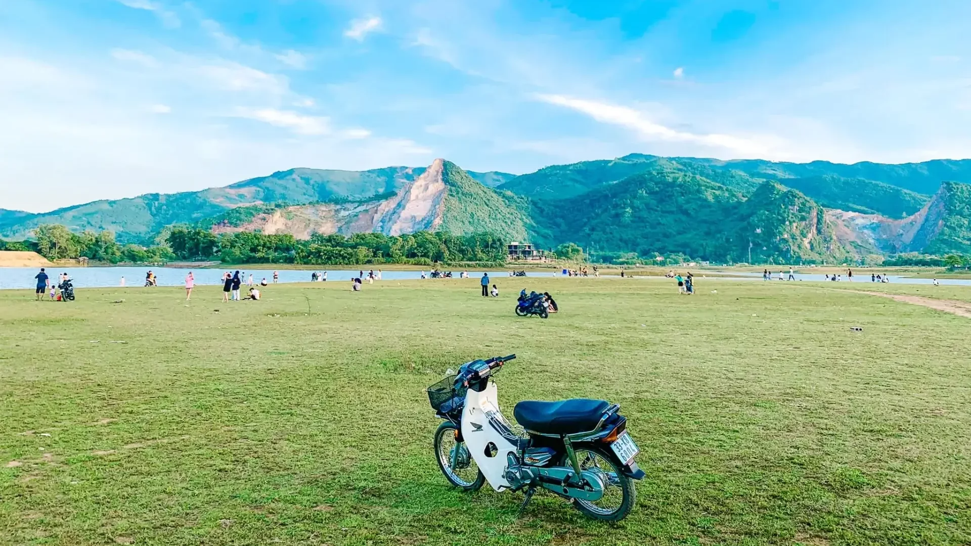 ບັນ​ດາ​ໜ​ອງ​ງາມ​ຢູ່​ໃກ້​ຮ່າ​ໂນ້ຍ ຈະ​ເຮັດ​ໃຫ້​ແຂກ​ທ່ອງ​ທ່ຽວ​ຮູ້ສຶກຮັກ