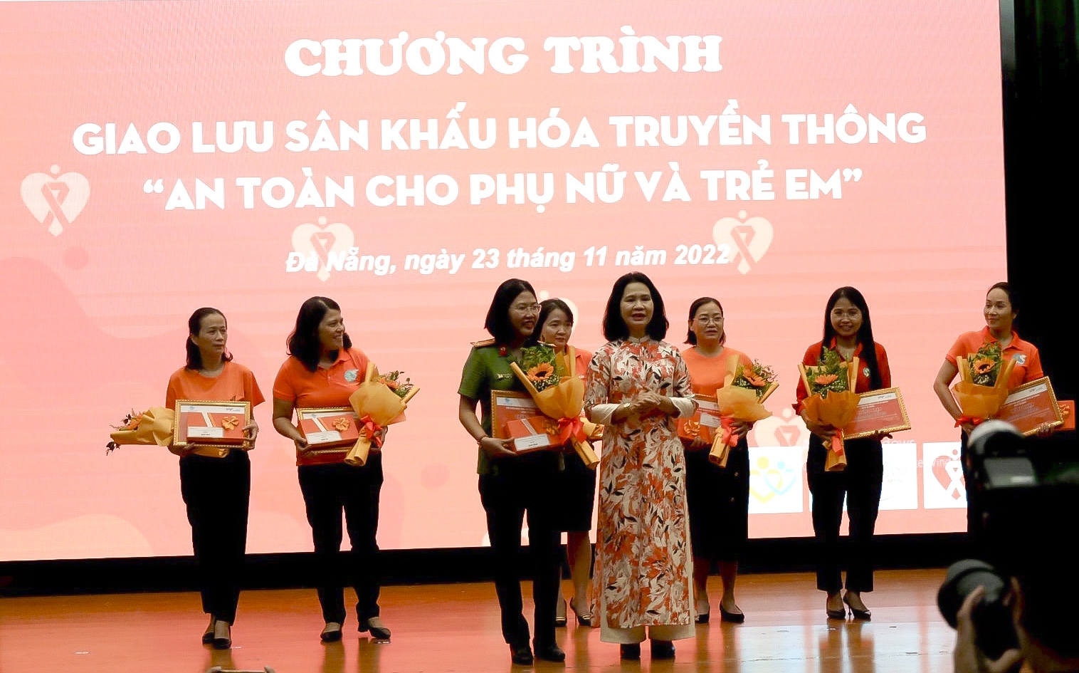 ຮັບປະກັນຊີວິດສັງຄົມ, ເພີ່ມທະວີພະລັງຄວາມສາມາດ, ສ້າງໂອກາດໃຫ້ແກ່ແມ່ຍິງ ແລະ ເດັກຍິງ