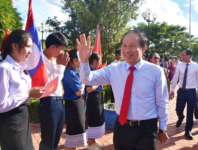 ເພີ່ມພູນຄູນສ້າງການພົວພັນມິດຕະພາບ ຫວຽດນາມ ແລະ ລາວ ໃຫ້ຂຽວສົດງົດງາມ ໝັ້ນຄົງທະນົງແກ່ນຈົນຊົ່ວກະລະນານ ເພີ່ມພູນຄູນສ້າງການພົວພັນມິດຕະພາບ ຫວຽດນາມ ແລະ ລາວ ໃຫ້ຂຽວສົດງົດງາມ ໝັ້ນຄົງທະນົງແກ່ນຈົນຊົ່ວກະລະນານ