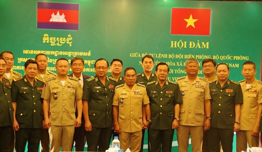 ກອງບັນຊາການທະຫານຊາຍແດນຫວຽດນາມ ແລະ ກົມໃຫຍ່ອົບພະຍົບ ລາຊະອານາຈັກກໍາປູເຈຍ ໄດ້ດຳເນີນການເຈລະຈາ ກອງບັນຊາການທະຫານຊາຍແດນຫວຽດນາມ ແລະ ກົມໃຫຍ່ອົບພະຍົບ ລາຊະອານາຈັກກໍາປູເຈຍ ໄດ້ດຳເນີນການເຈລະຈາ