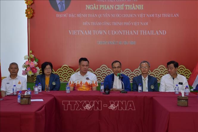 ລໍຖ້າຕ້ອນຮັບຖະໜົນຫວຽດນາມ ຢູ່ນະຄອນອຸດອນທານີ (ປະເທດໄທ) ລໍຖ້າຕ້ອນຮັບຖະໜົນຫວຽດນາມ ຢູ່ນະຄອນອຸດອນທານີ (ປະເທດໄທ)
