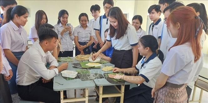 ນັກສຶກສາລາວ ທີ່ແຂວງກອນຕູມ ສະຫຼອງປີໃໝ່ປະຈຳຊາດ