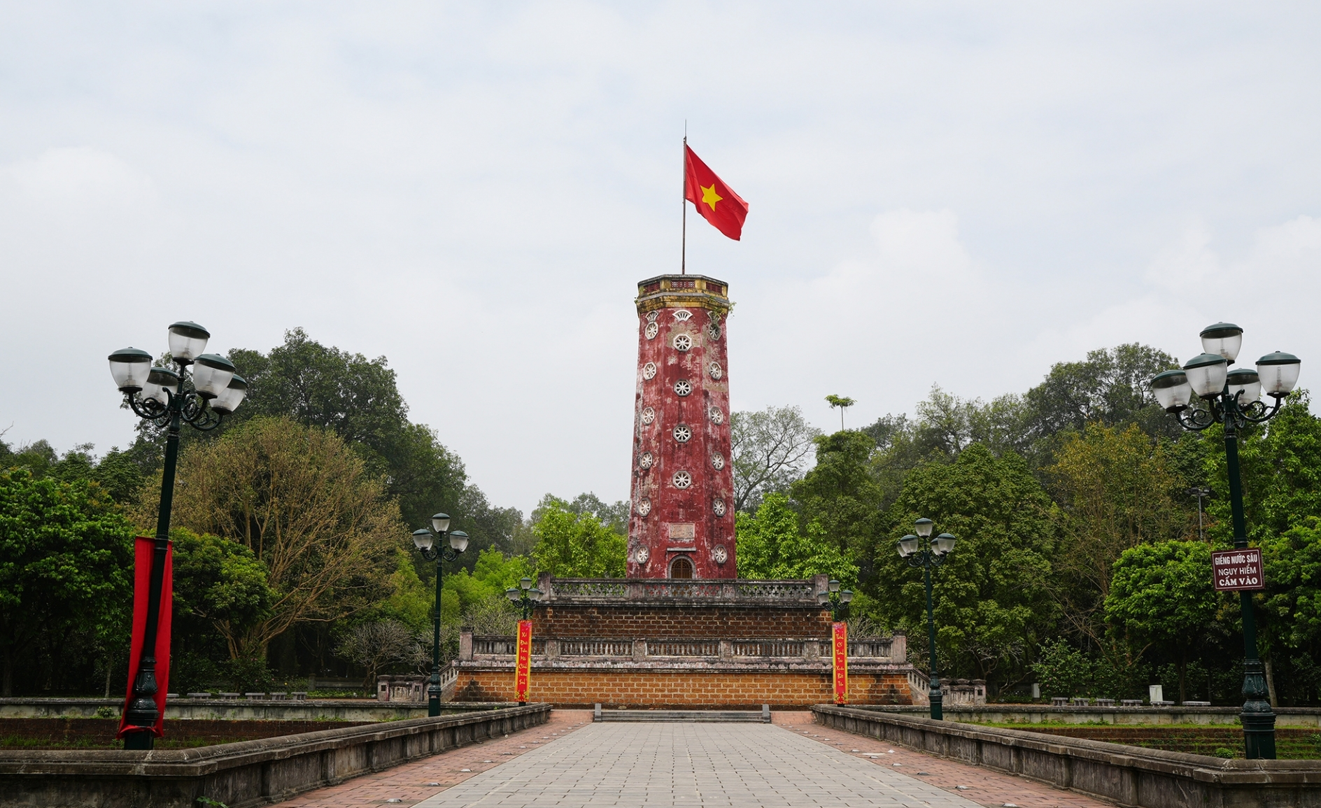 ຄວາມງາມອັນເກົ່າແກ່ ຂອງກຳແພງສິລາແລງ ອັນດຽວໃນຫວຽດນາມ