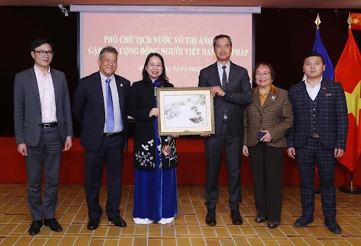 ທ່ານ​ນາງ​ຮອງ​ປະທານ​ປະ​ເທດ ຫວໍທິແອງຊວນ ​ໄດ້​ພົບ​ປະ​ກັບ​ປະຊາ​ຄົມ​ຊາວ ຫວຽດນາມ ອາໄສຢູ່ ຝລັ່ງ