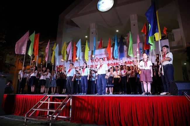 ການເຄ ອນໄຫວຄ າຍພ ກແລ ງ ຄະນະຊາວໜ ມ ກ າວຂ ນຢ າງເຂ ມແຂງ ປ 2021