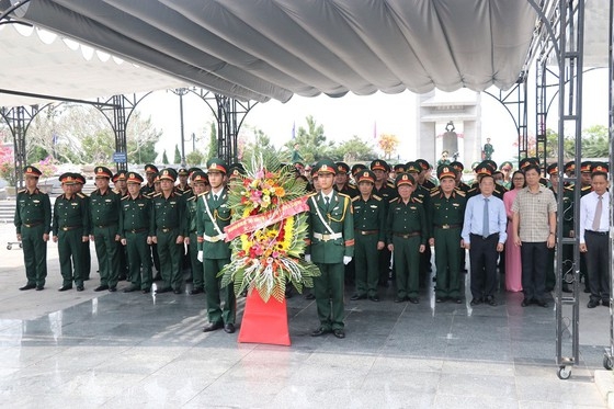 ຫ າຍກ ດຈະກຳທ ມ ຄວາມໝາຍ ເພ ອສະເຫ ມສະຫ ອງ 50 ປ ແຫ ງວ ນໄຊຊະນະ ເສ ນທາງເລກທ 9 ພາກໃຕ ຂອງລາວ