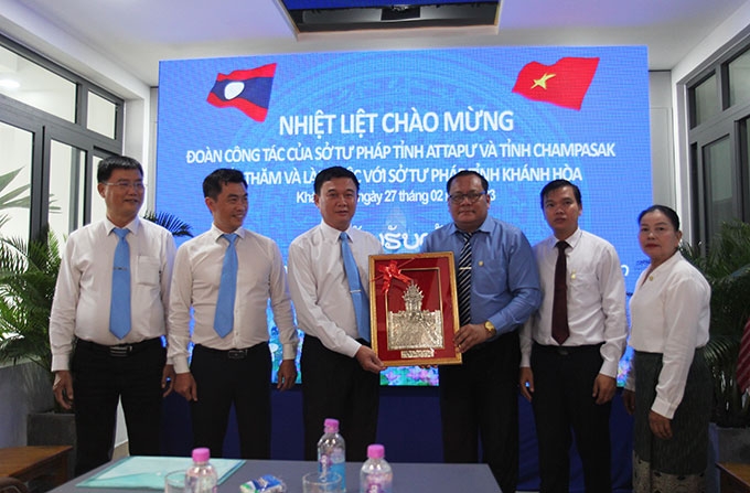 ພະແນກຍຸຕິທຳແຂວງແຄ໋ງຮ່ວາ ເພີ່ມທະວີການແລກປ່ຽນວິຊາຊີບ ກັບພະແນກຍຸຕິທຳແຂວງອັດຕະປື ແລະ ແຂວງຈຳປາສັກ (ລາວ)