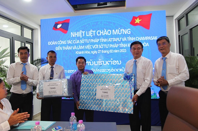 ພະແນກຍຸຕິທຳແຂວງແຄ໋ງຮ່ວາ ເພີ່ມທະວີການແລກປ່ຽນວິຊາຊີບ ກັບພະແນກຍຸຕິທຳແຂວງອັດຕະປື ແລະ ແຂວງຈຳປາສັກ (ລາວ)