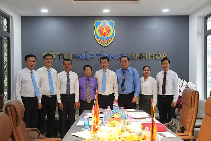 ພະແນກຍຸຕິທຳແຂວງແຄ໋ງຮ່ວາ ເພີ່ມທະວີການແລກປ່ຽນວິຊາຊີບ ກັບພະແນກຍຸຕິທຳແຂວງອັດຕະປື ແລະ ແຂວງຈຳປາສັກ (ລາວ)