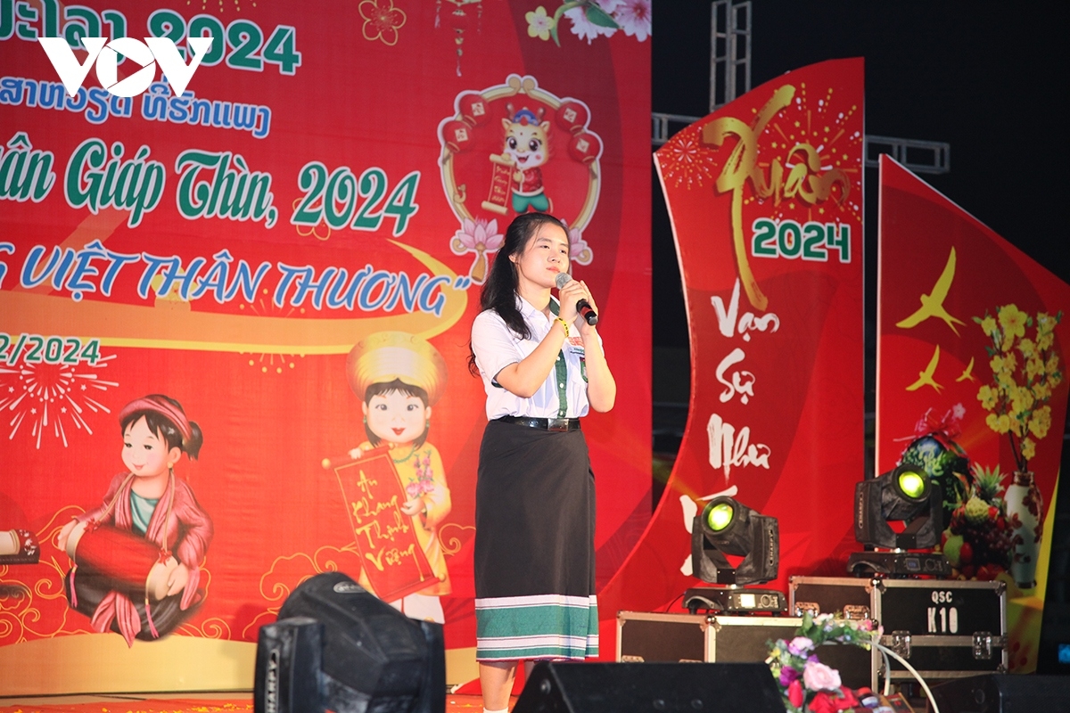 ລາຍການ “ລະດູບານໃໝ່ບ້ານເກີດເມືອງນອນ - ພາສາຫວຽດນາມທີ່ຮັກແພງ” ຢູ່ລາວ