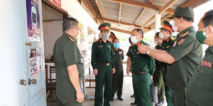 ຄະນະຊ ຽວຊານຫວຽດນາມ ສ ບຕ ຊ ດເຝ ກອ ບຮ ມ ໃຫ ພະນ ກງານແພດໝ ທະຫານ ສປປ ລາວ ຢ ແຂວງສະຫວ ນນະເຂດ